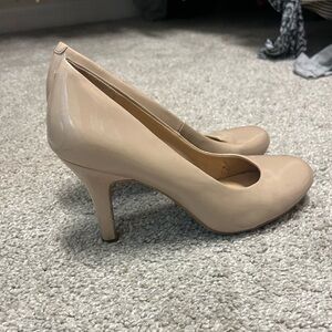 Kelly & Katie Nude Heels Size 8
